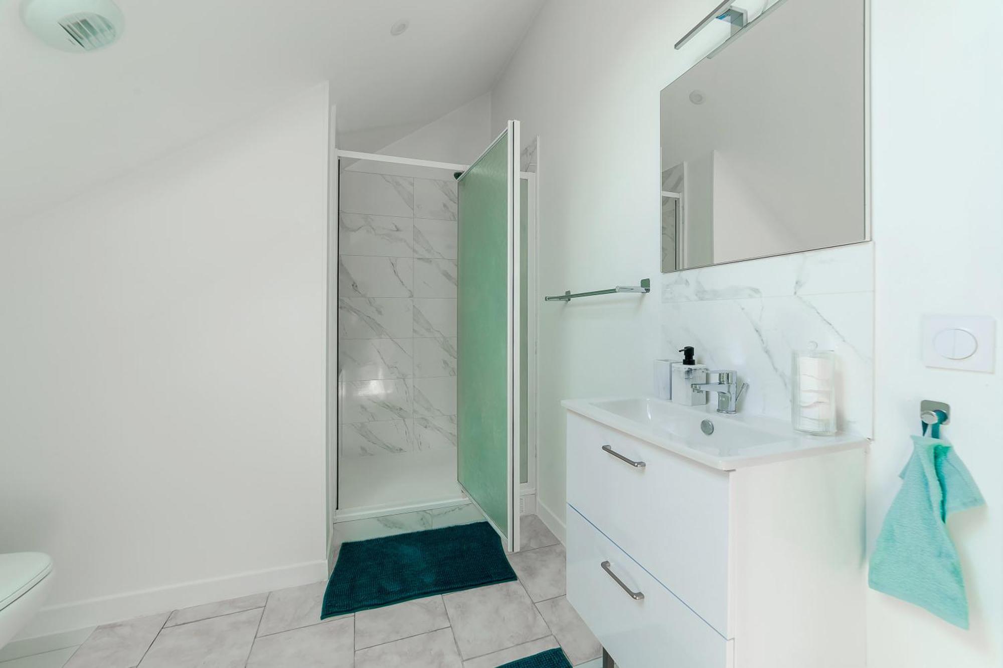 Cosy Modern Apartment - 1 Minute Walk From Train Station Creil Bagian luar foto